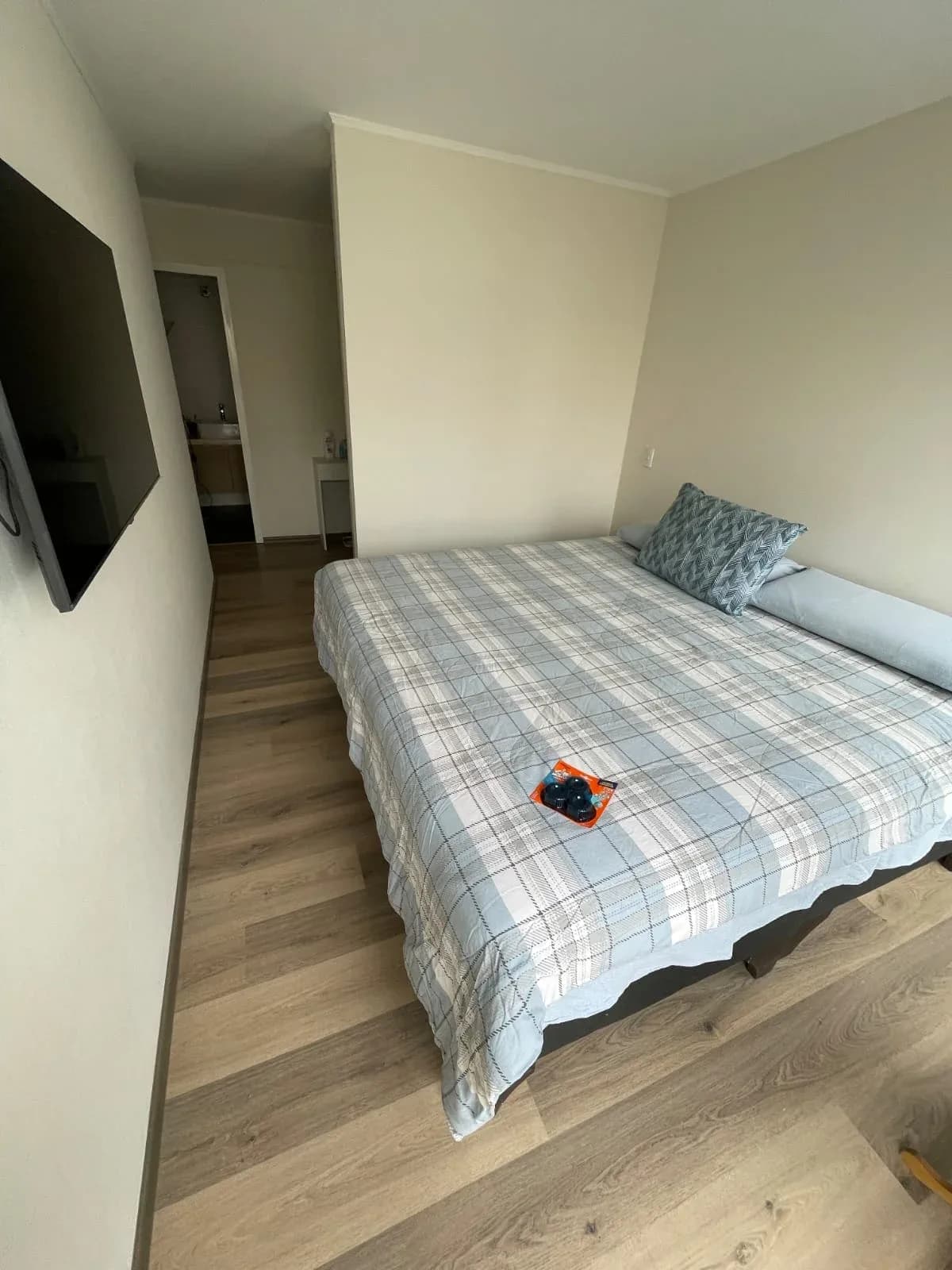 DEPARTAMENTO CON COCHERA DE 2 DORMITORIOS, AMOBLADO EN MIRAFLORES – foto 6