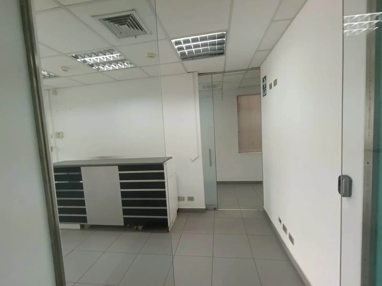OFICINA EN VENTA EN SAN ISIDRO