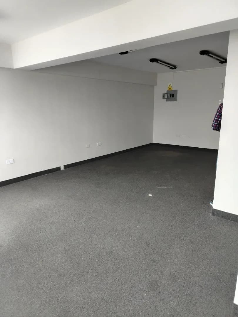 ALQUILER DE OFICINA IMPLEMENTADA EN URB. SANTA CATALINA, LA VICTORIA – foto 6