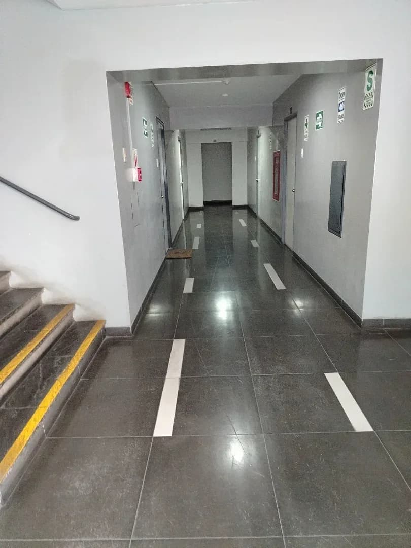 ALQUILER DE OFICINA IMPLEMENTADA EN URB. SANTA CATALINA, LA VICTORIA – foto 5