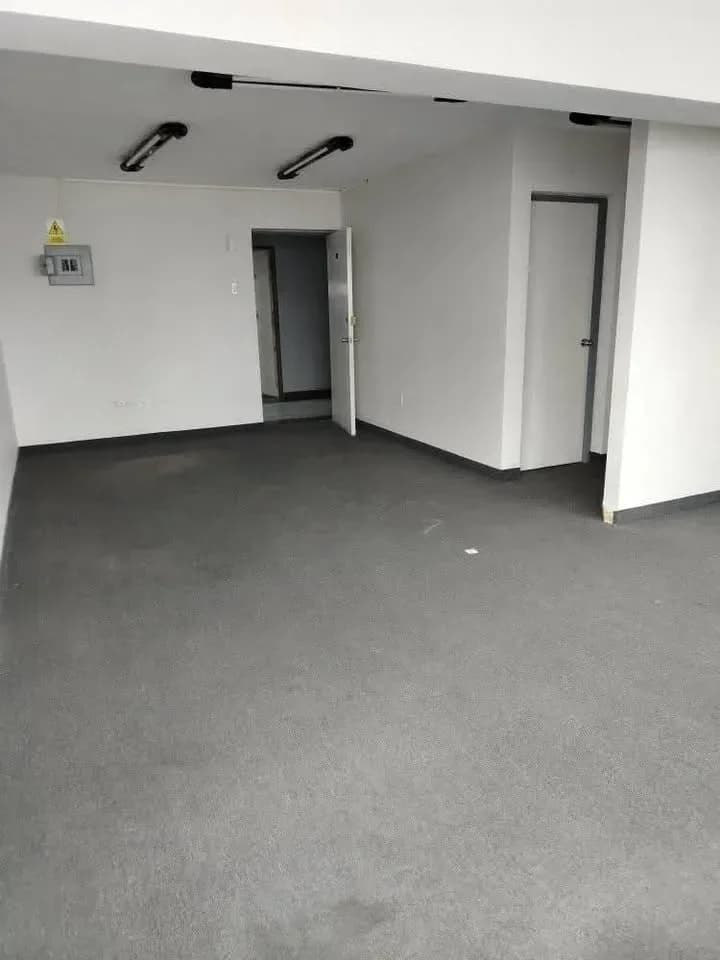 ALQUILER DE OFICINA IMPLEMENTADA EN URB. SANTA CATALINA, LA VICTORIA