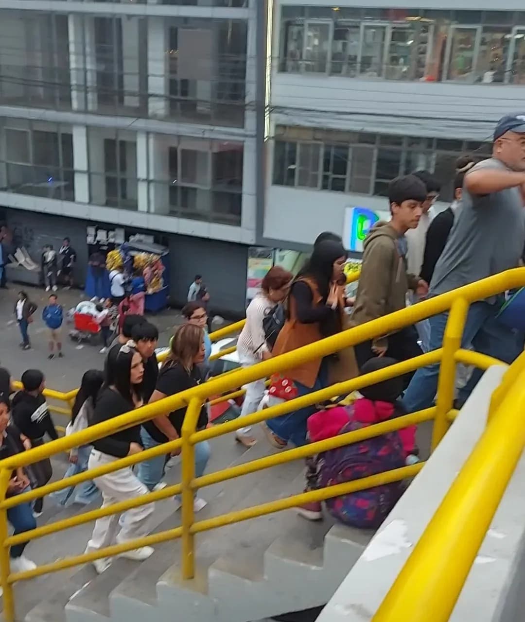 EDIFICIO 4 PISOS FRENTE A MEGA PLAZA – foto 4