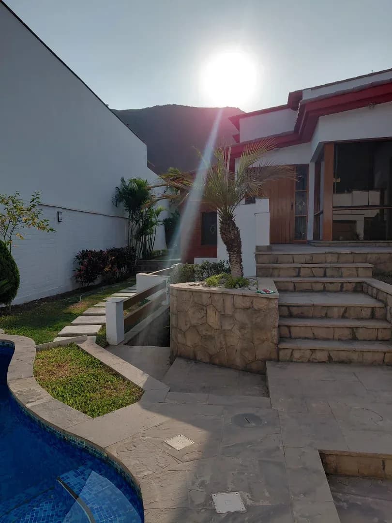 Hermosa casa fte a parque con piscina , sauna y jacuzzi🌳🏡