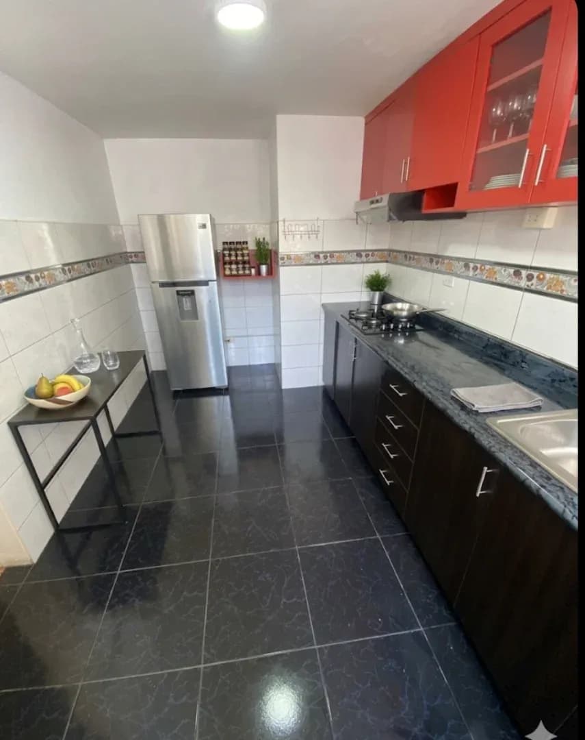 ¡Oportunidad! Casa Multifamiliar 3 Pisos en Urb. Ganímedes SJL – 3 Departamentos Independientes a pasos de av. Constelación y El Sol – foto 3