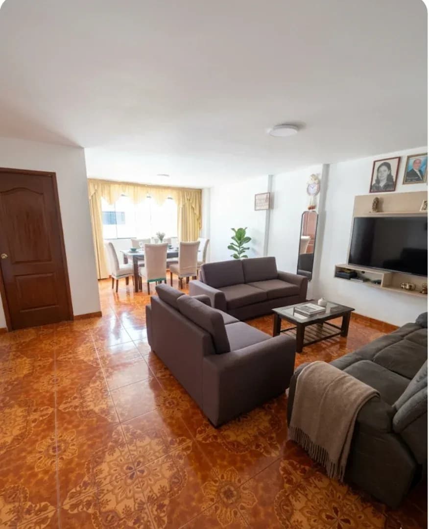 ¡Oportunidad! Casa Multifamiliar 3 Pisos en Urb. Ganímedes SJL – 3 Departamentos Independientes a pasos de av. Constelación y El Sol – foto 2