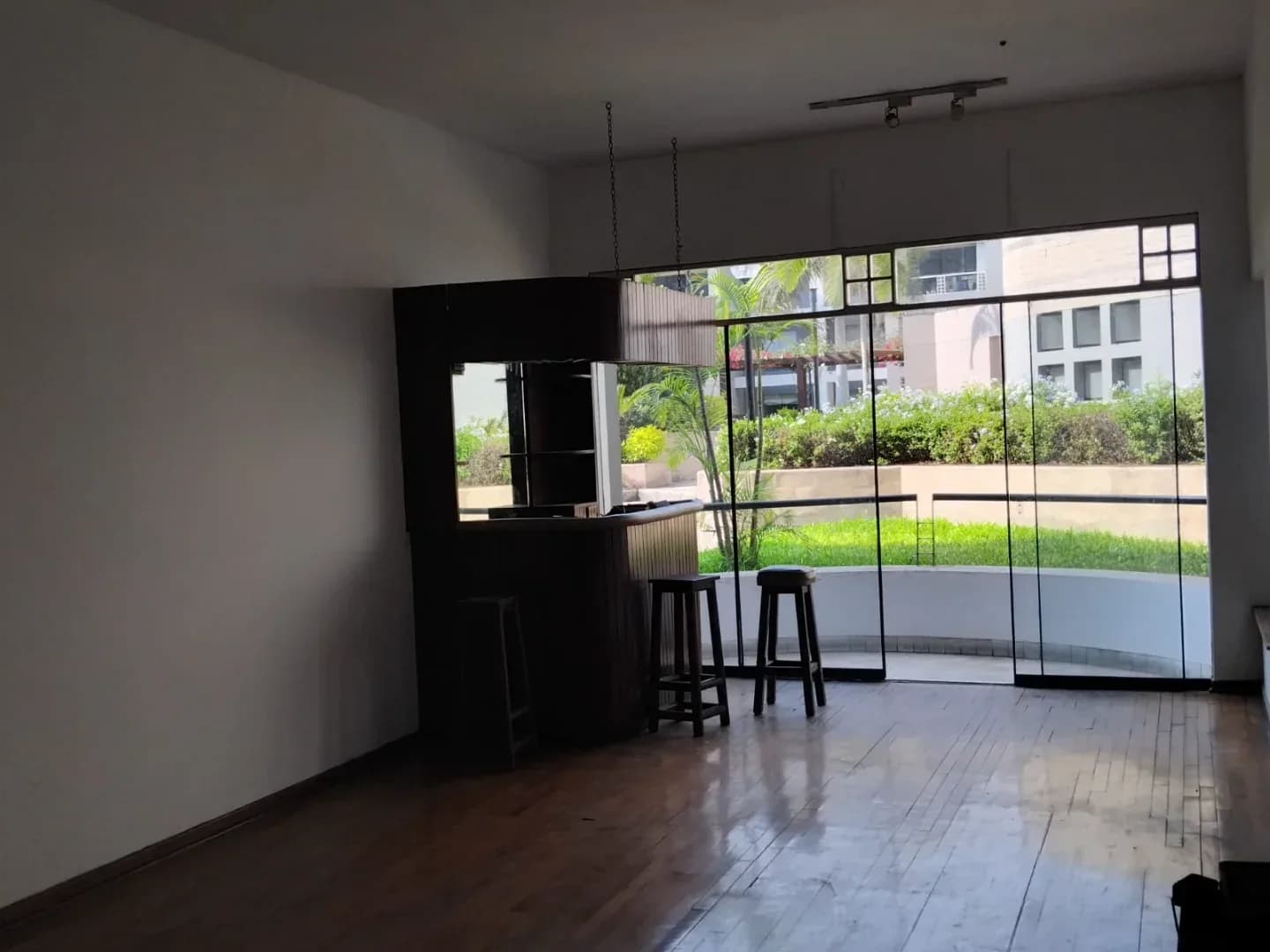 Alquilo Moderno departamento 200m2 Monterrico cerca Av. El polo 1er piso. Jardines – foto 7