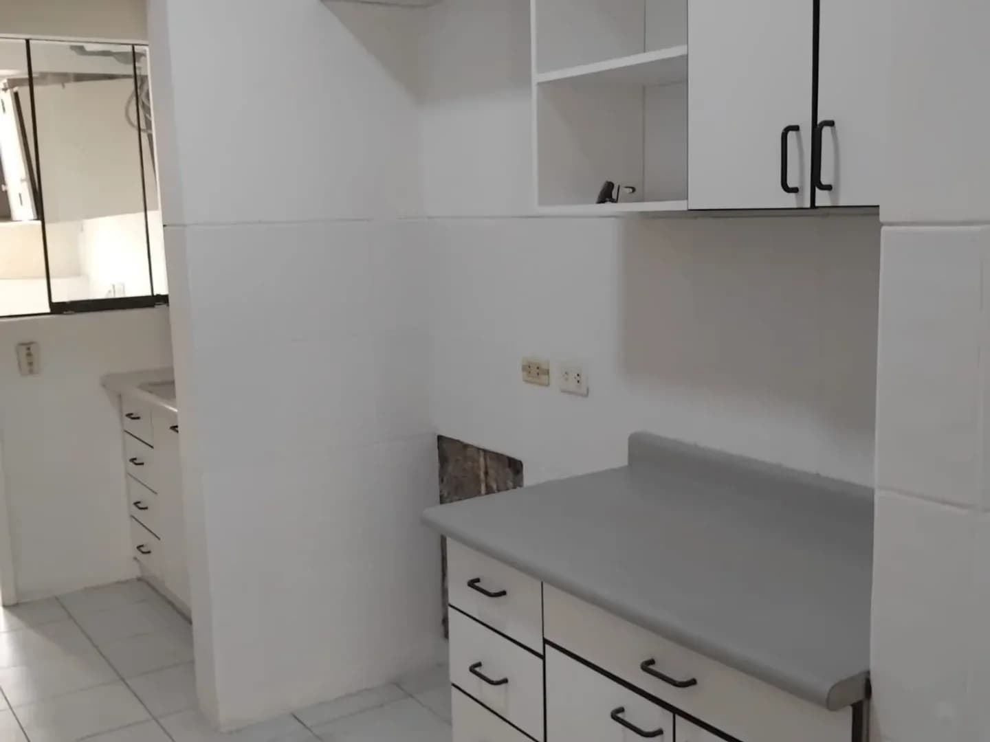 Alquilo Moderno departamento 200m2 Monterrico cerca Av. El polo 1er piso. Jardines – foto 9