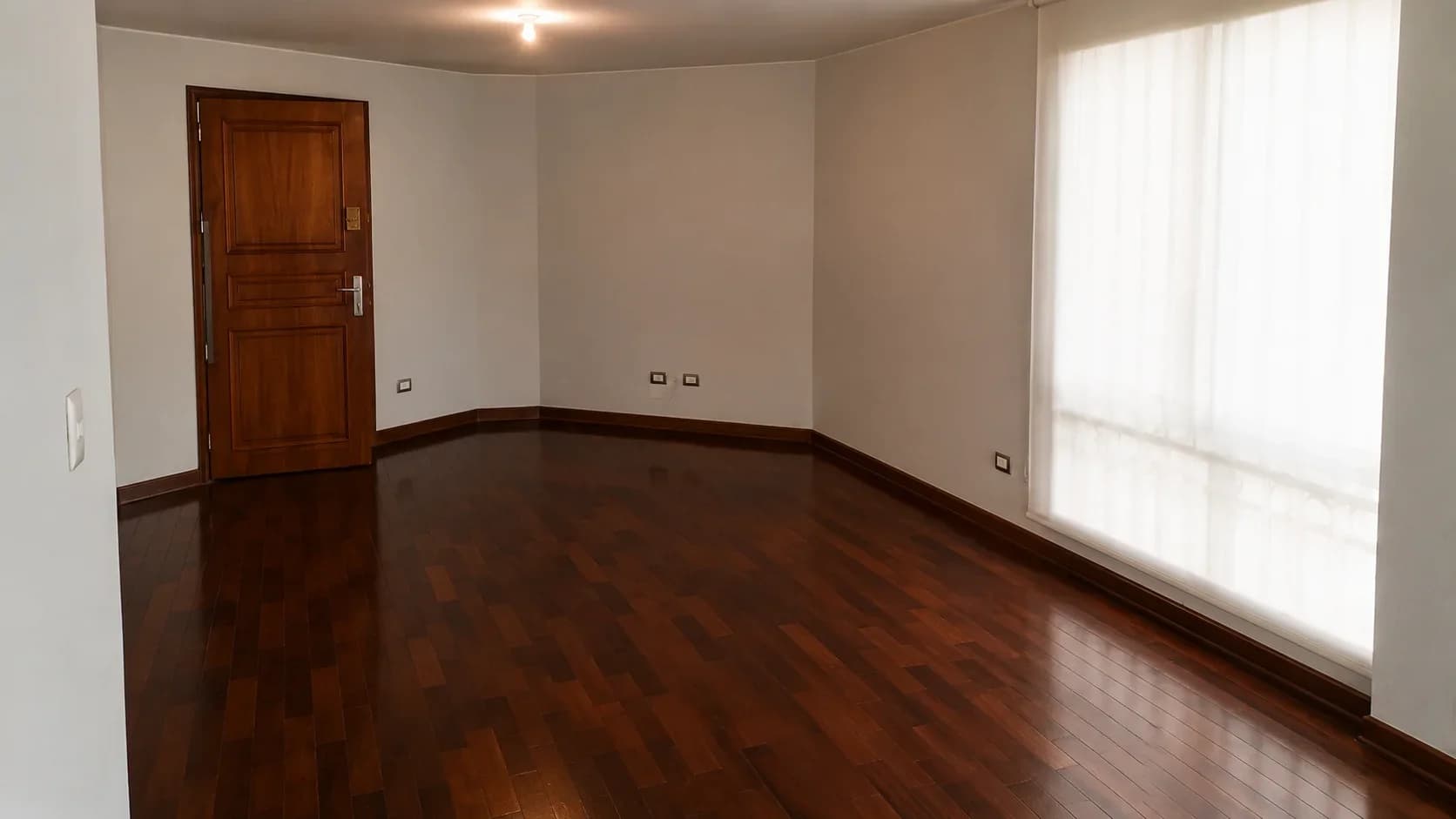 Amplio Departamento de 90 m² + Cochera y Depósito en Av. La Merced Cdra. 7 – Surco – foto 7