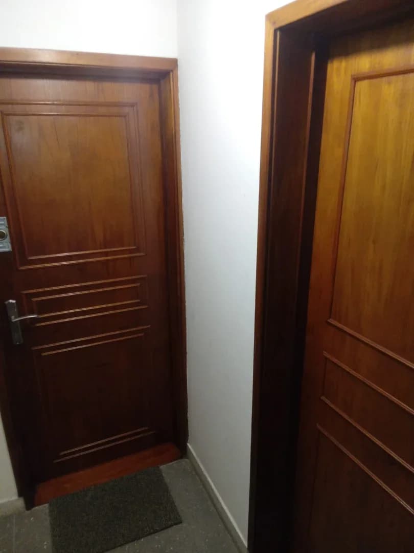 Amplio Departamento de 90 m² + Cochera y Depósito en Av. La Merced Cdra. 7 – Surco – foto 10