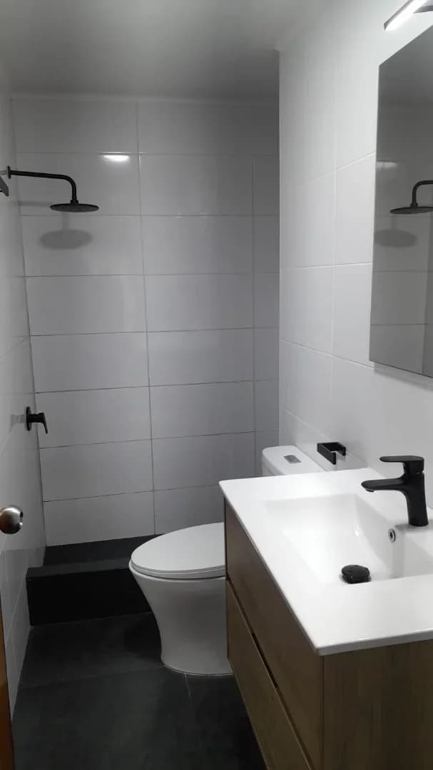 Amplio Departamento de 90 m² + Cochera y Depósito en Av. La Merced Cdra. 7 – Surco – foto 4