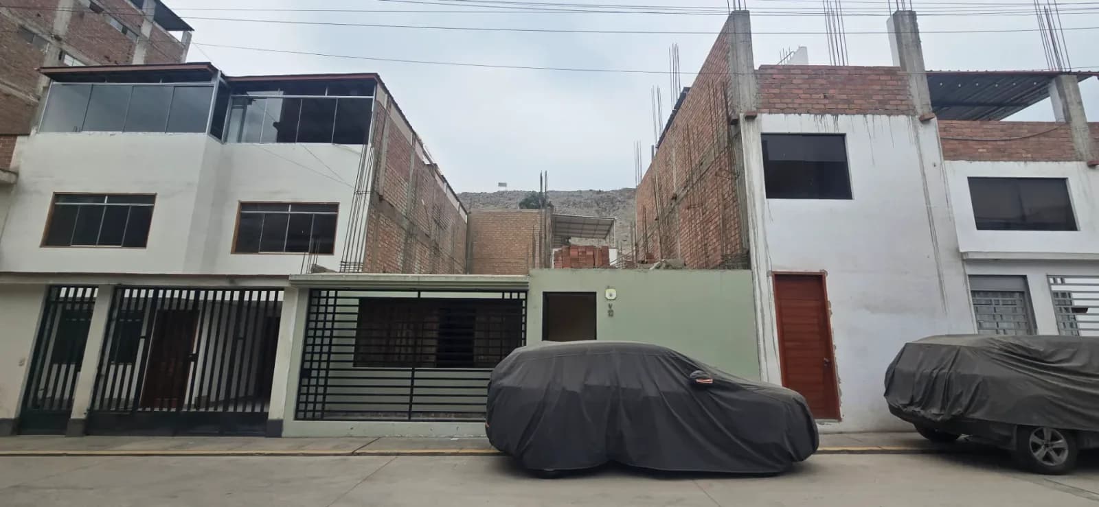 CASA EN VENTA 126 M2 URB. EL REMANSO DE SANTA CLARA – ATE
