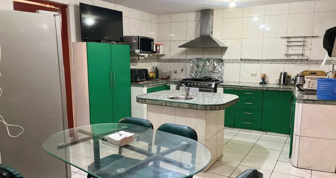 CASA 4 PISOS EN VENTA 671 M2 CALLE CHAVÍN – LA MOLINA – foto 4