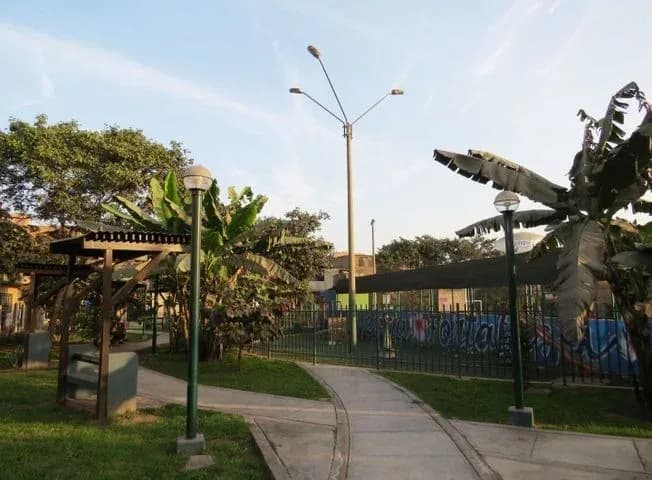 CASA 2 PISOS EN VENTA 230 M2 URB FORTALEZA – ATE – foto 4
