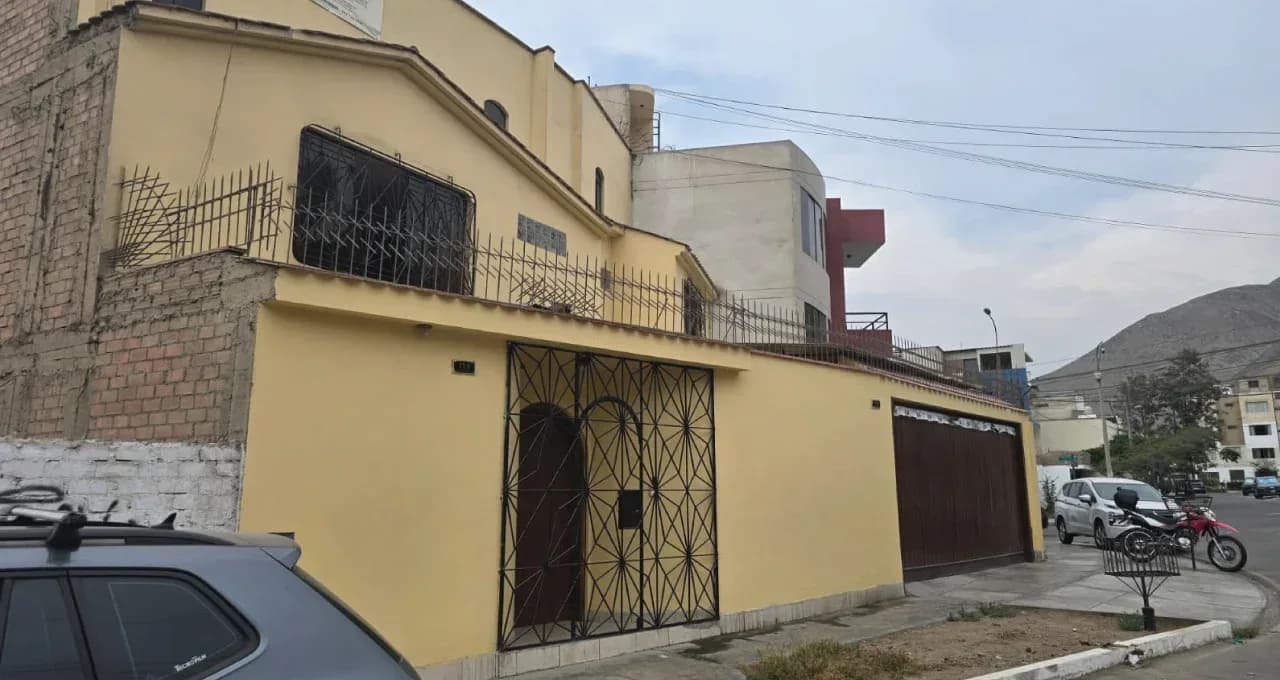 CASA 4 PISOS EN VENTA 671 M2 CALLE CHAVÍN – LA MOLINA – foto 2