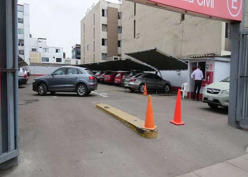 TERRENO EN VENTA 1242 M2 AV GUARDIA CIVIL – SAN BORJA zonificación: CZ – foto 3