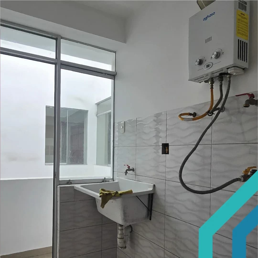 DEPARTAMENTO 5TO PISO EN VENTA 134 M2 URB. SANTA ROSITA – ATE – foto 6