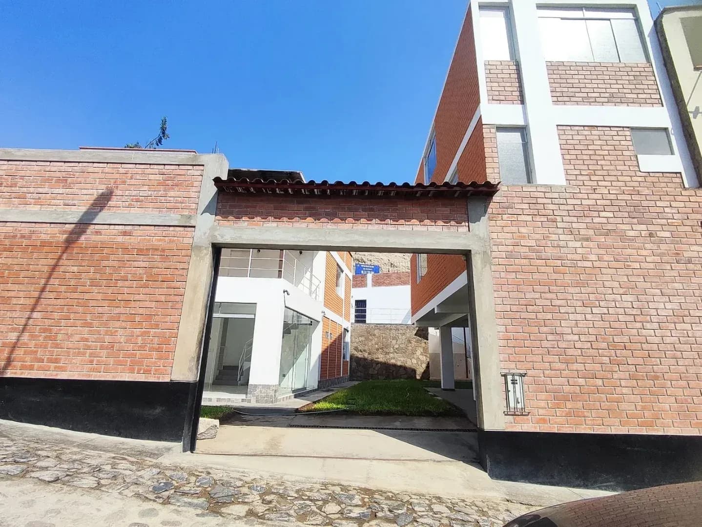 CASA DE 3 DUPLEX EN VENTA 623 M2 URB. VILLA TOLEDO – CIENEGUILLA – foto 3