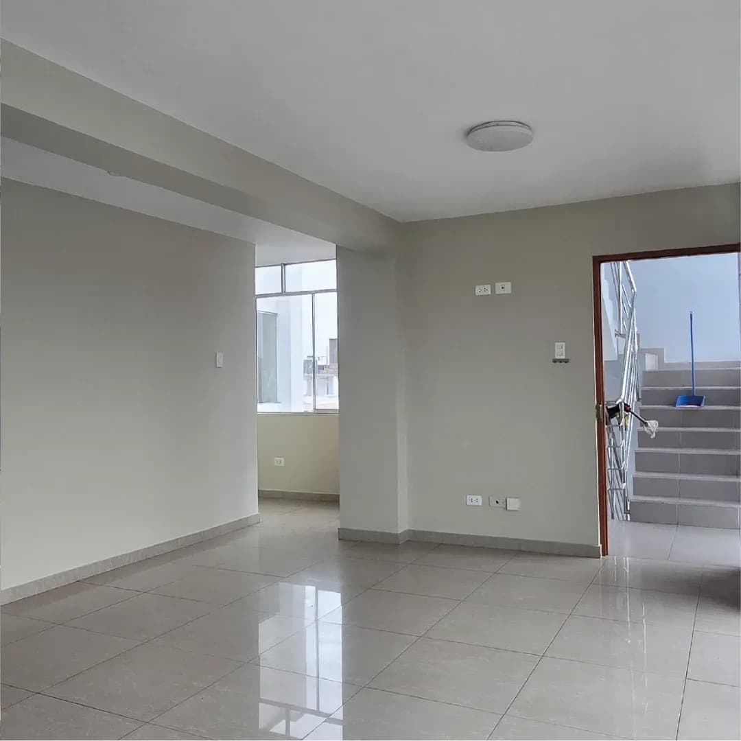 DEPARTAMENTO 5TO PISO EN VENTA 134 M2 URB. SANTA ROSITA – ATE – foto 3