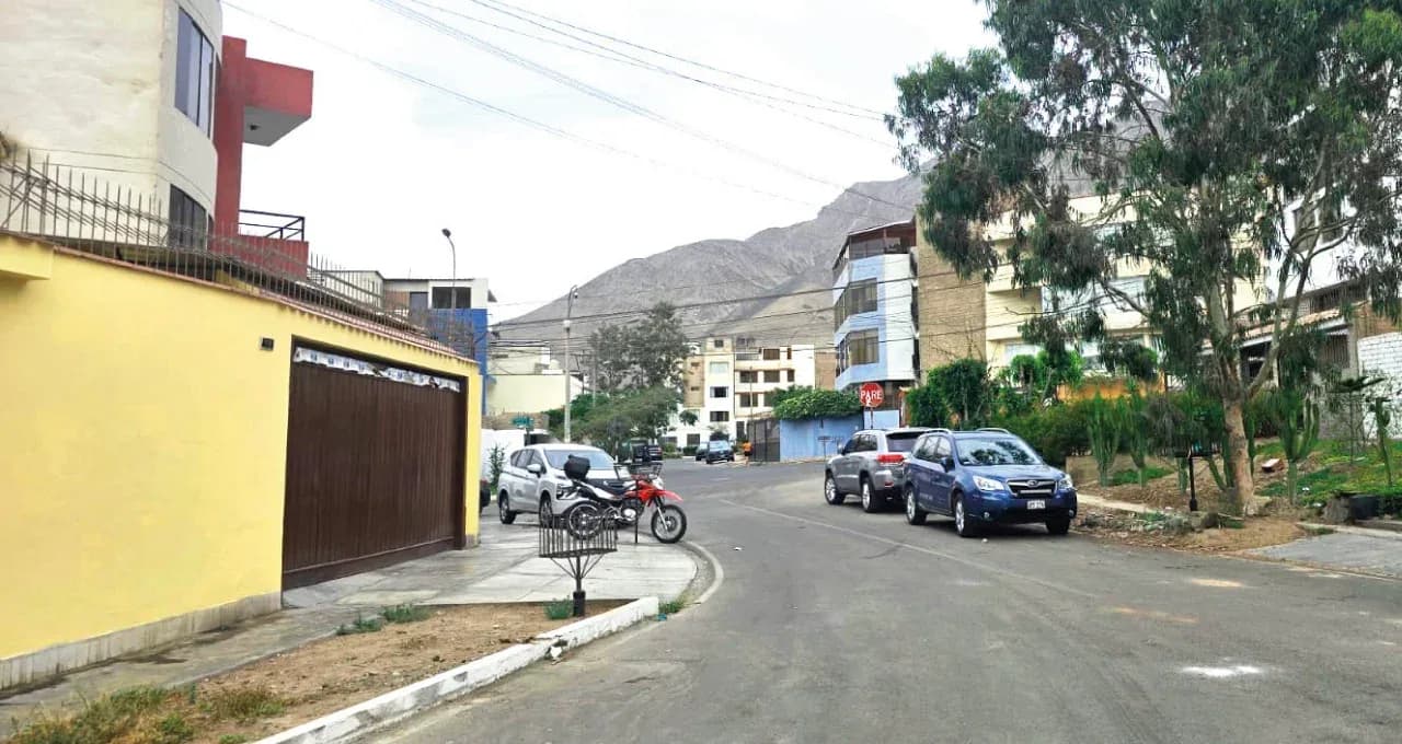 CASA 4 PISOS EN VENTA 671 M2 CALLE CHAVÍN – LA MOLINA – foto 3