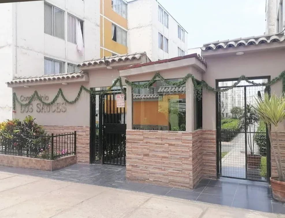 DEPARTAMENTO 2DO PISO EN VENTA 62 M2 CONDOMINIO LOS SAUCES – EL AGUSTINO – foto 2