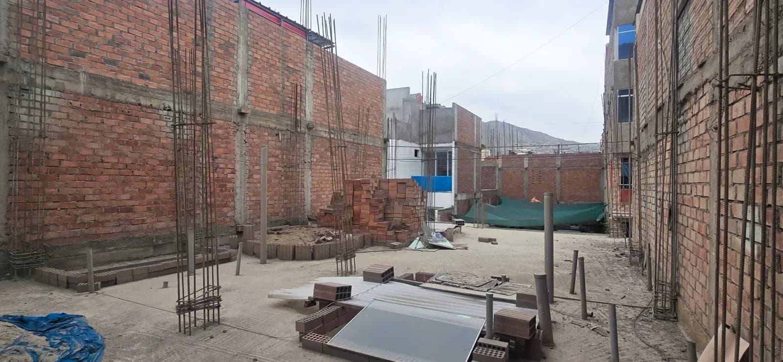 CASA EN VENTA 126 M2 URB. EL REMANSO DE SANTA CLARA – ATE – foto 7