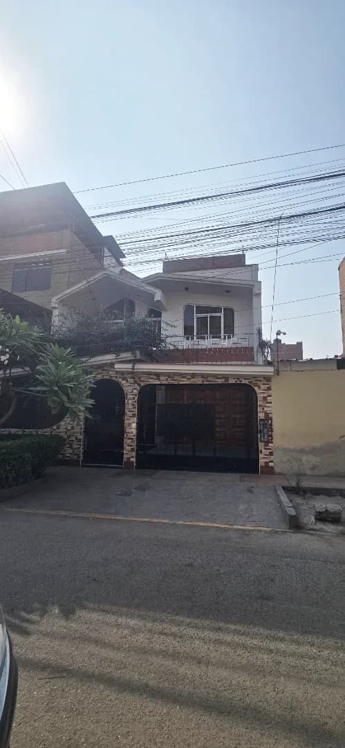 CASA 2 PISOS EN VENTA 160 M2 URB. LOS PORTALES JAV PRADO 2DA ETAPA - ATE