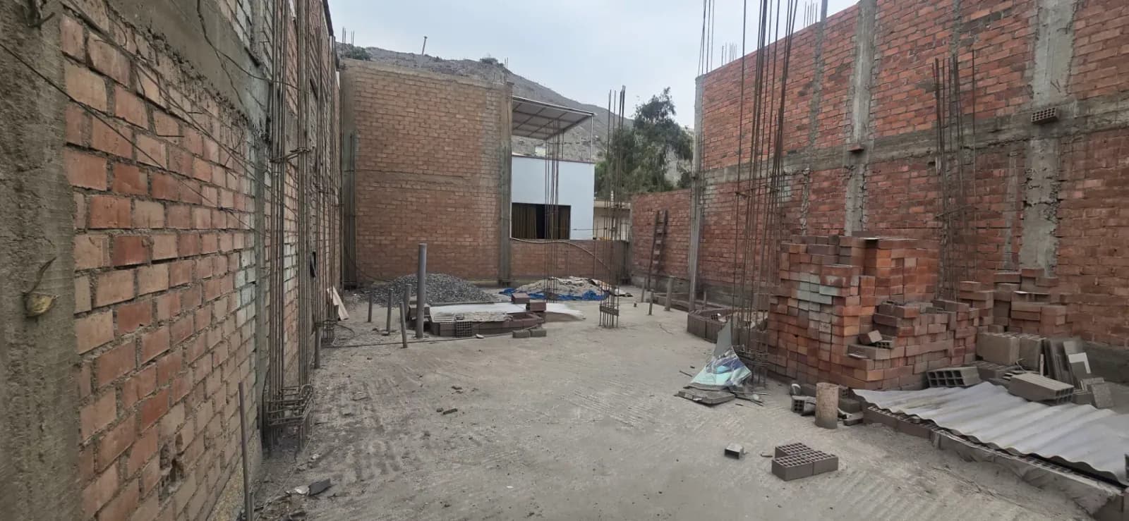 CASA EN VENTA 126 M2 URB. EL REMANSO DE SANTA CLARA – ATE – foto 6