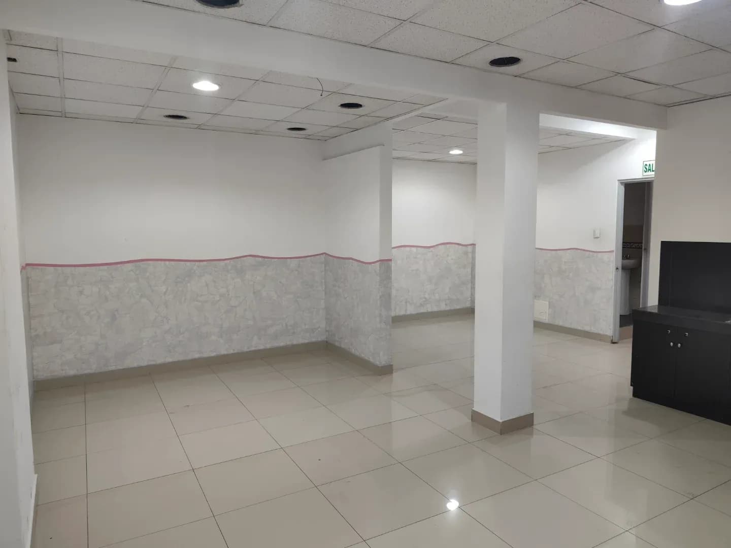 ALQUILO LOCAL DE 150 M2 IDEAL RUBRO ESTÉTICA AV CANADA – foto 3