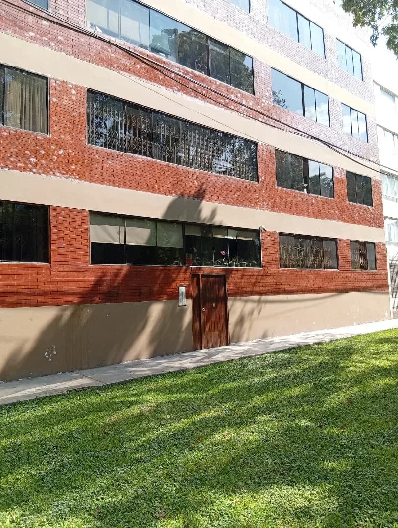 ✨ Vendo Acogedor Departamento con Vista al Parque en San Isidro – Cochera para 2 Autos – foto 6