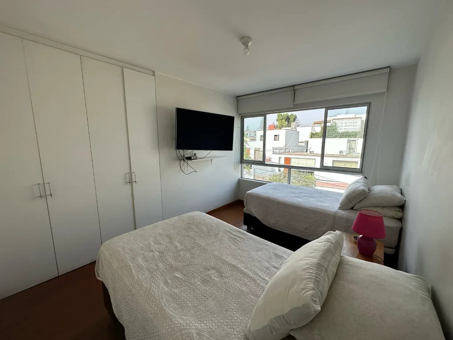 Departamento amplio en Miraflores con Terraza y vista al parque – foto 4
