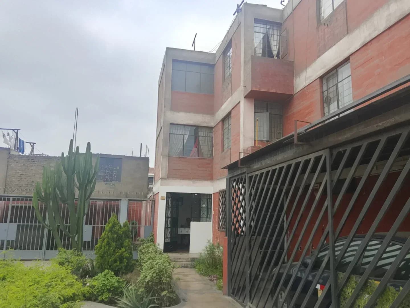 Oportunidad Vendo Departamento 1Er Piso Amplio Malecon Checa Zarate Sjl – foto 1