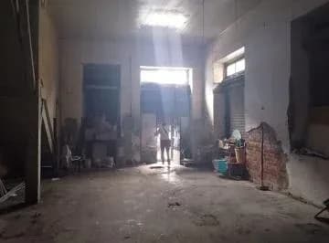 Venta de Inmueble Comercial / Almacén– Excelente Ubicación en Cercado Propiedad de Dos Niveles. Con gran potencial comercial, ubicada en una zona estratégica y de alto tránsito. Ideal para inversionistas, comercio, oficinas, almacén o vivienda con negocio – foto 4