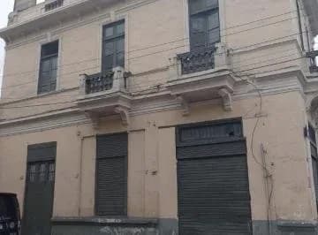 Venta de Inmueble Comercial / Almacén– Excelente Ubicación en Cercado Propiedad de Dos Niveles. Con gran potencial comercial, ubicada en una zona estratégica y de alto tránsito. Ideal para inversionistas, comercio, oficinas, almacén o vivienda con negocio – foto 2