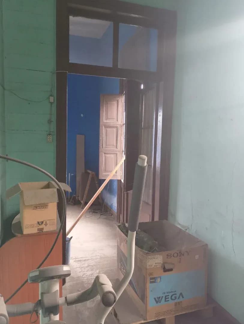 Venta de Inmueble Comercial / Almacén– Excelente Ubicación en Cercado Propiedad de Dos Niveles. Con gran potencial comercial, ubicada en una zona estratégica y de alto tránsito. Ideal para inversionistas, comercio, oficinas, almacén o vivienda con negocio – foto 6