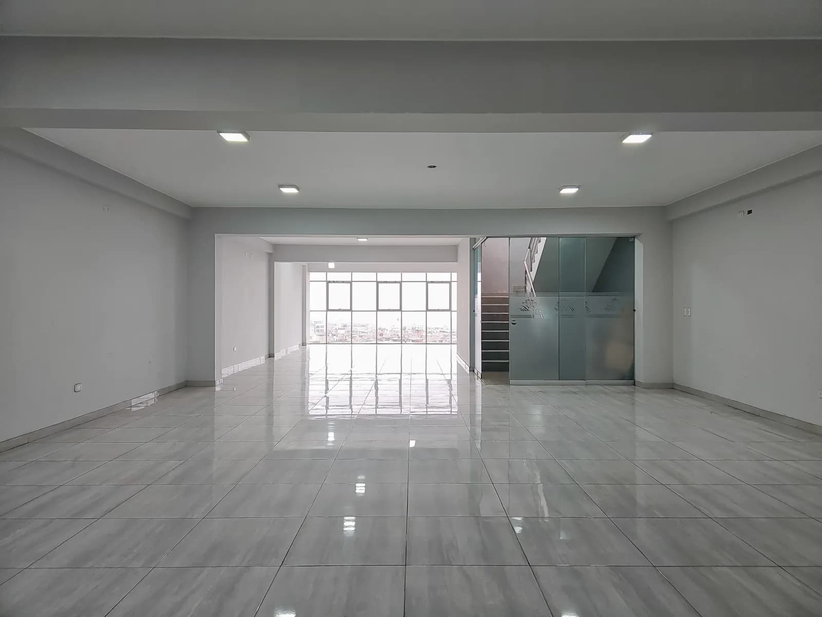 VENTA EDIFICIO DE ESTRENO (CZ)